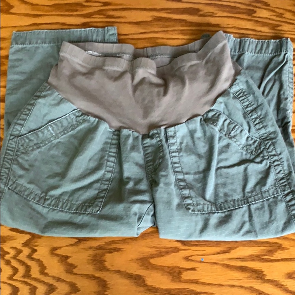 Maternity capris